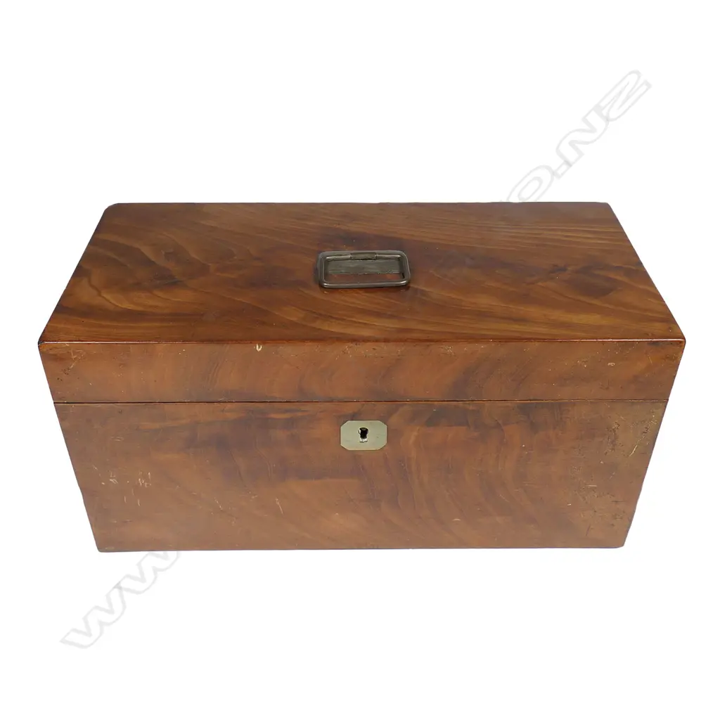 A George III flame mahogany tea caddy, Image 1++