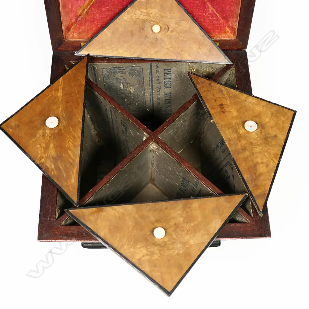 A Regency walnut tea caddy, Image 1++