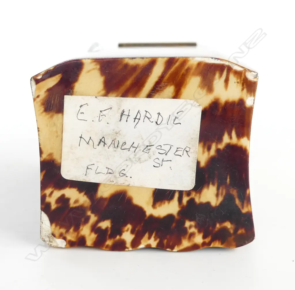 A 19thC tortoiseshell and ivory etui, Image 1++