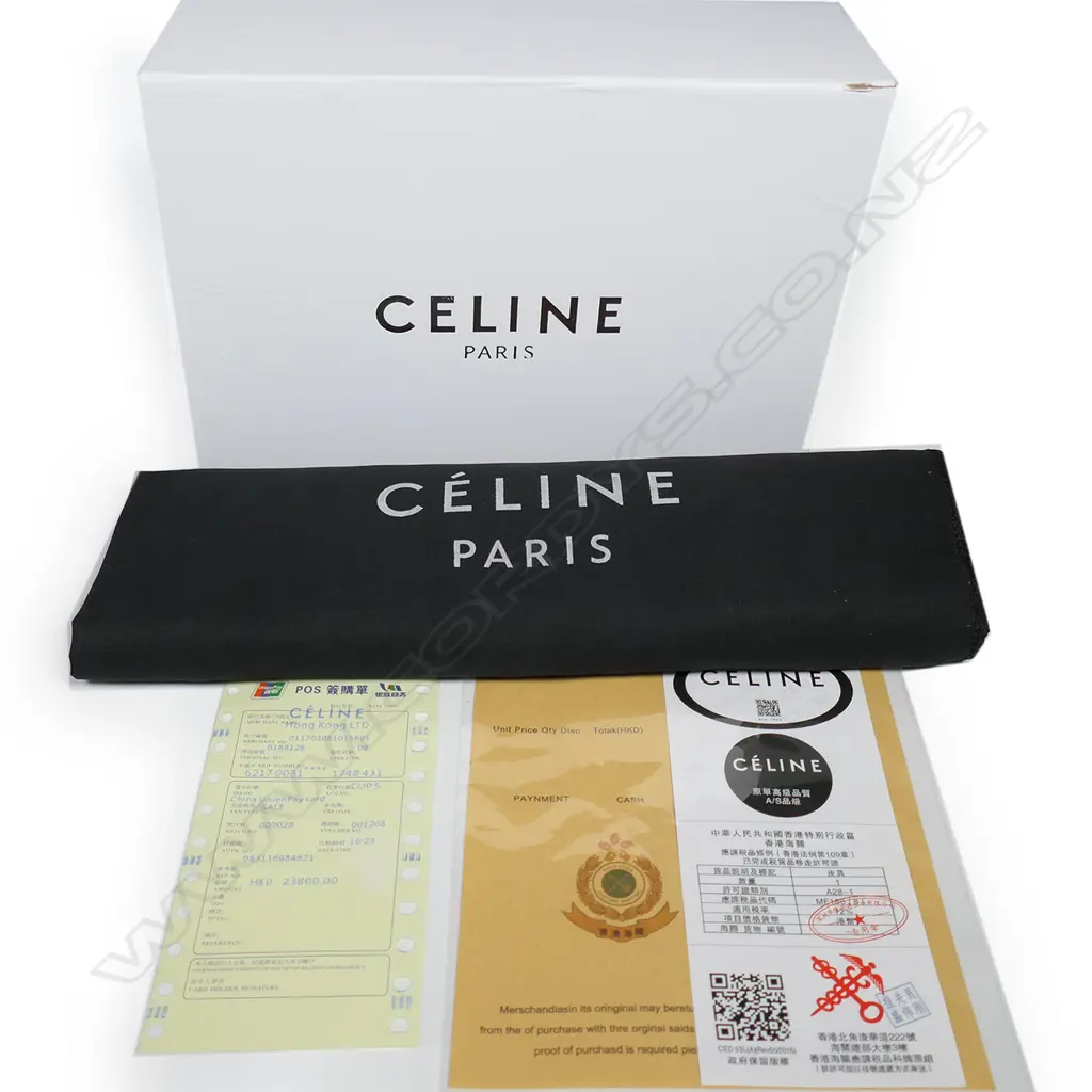 A Celine Teen Triomphe shoulder bag, Image 1++