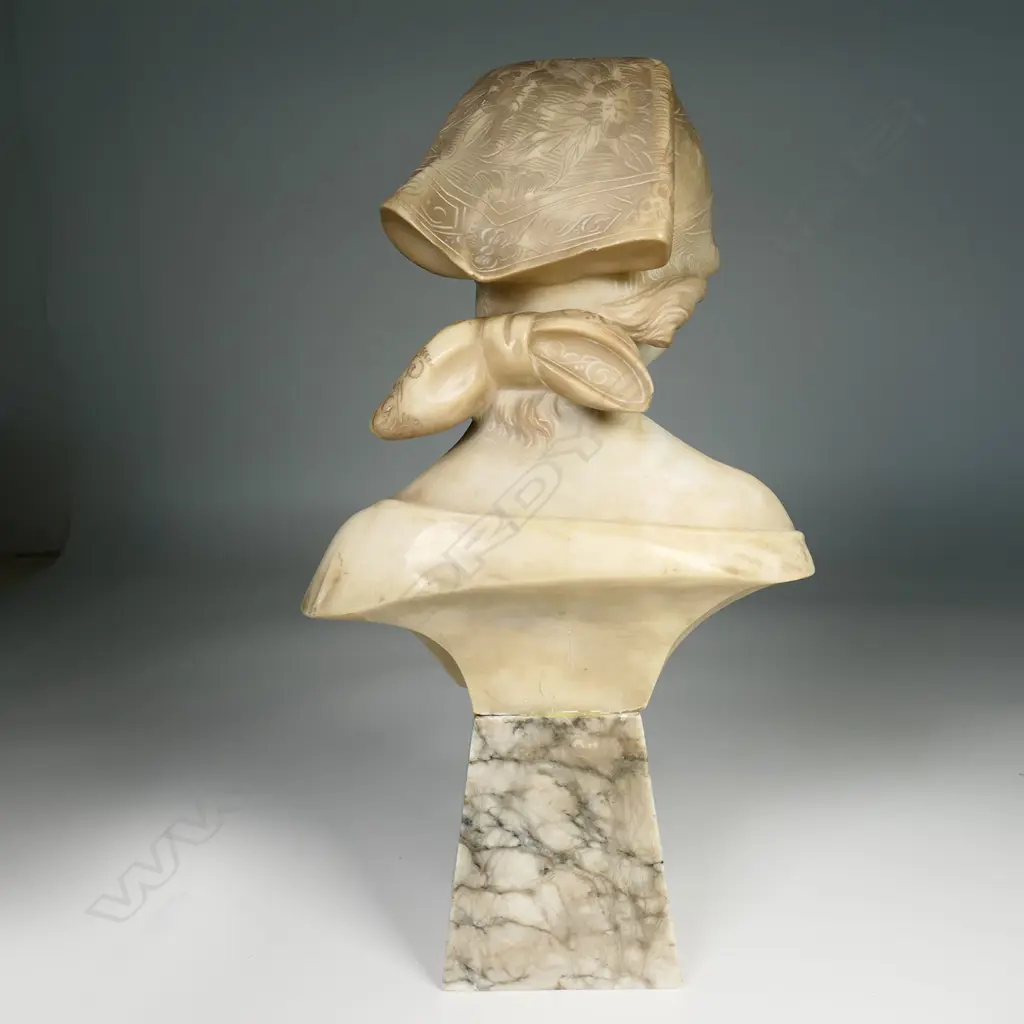 A 19thC Italian alabaster bust of a young woman, Image 1++