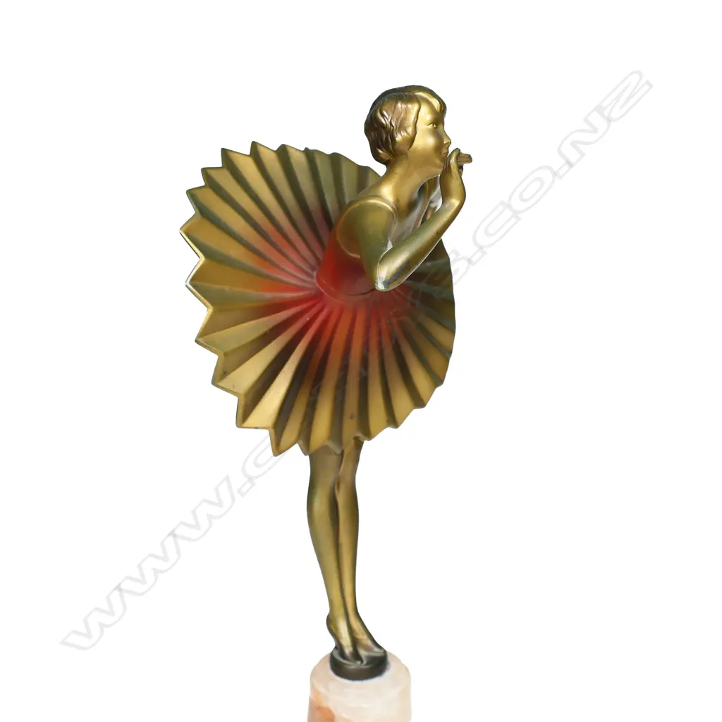 A gilt spelter Art Deco figure, Image 1++