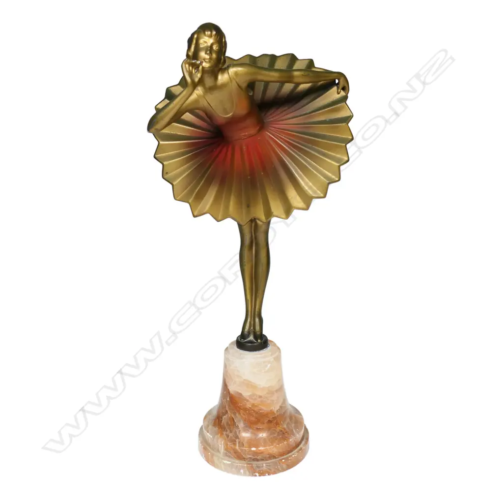 A gilt spelter Art Deco figure, Image 1++