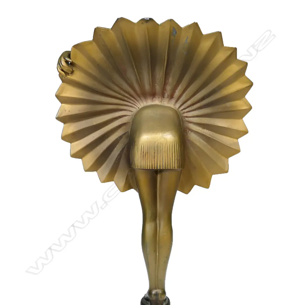 A gilt spelter Art Deco figure, Image 1++