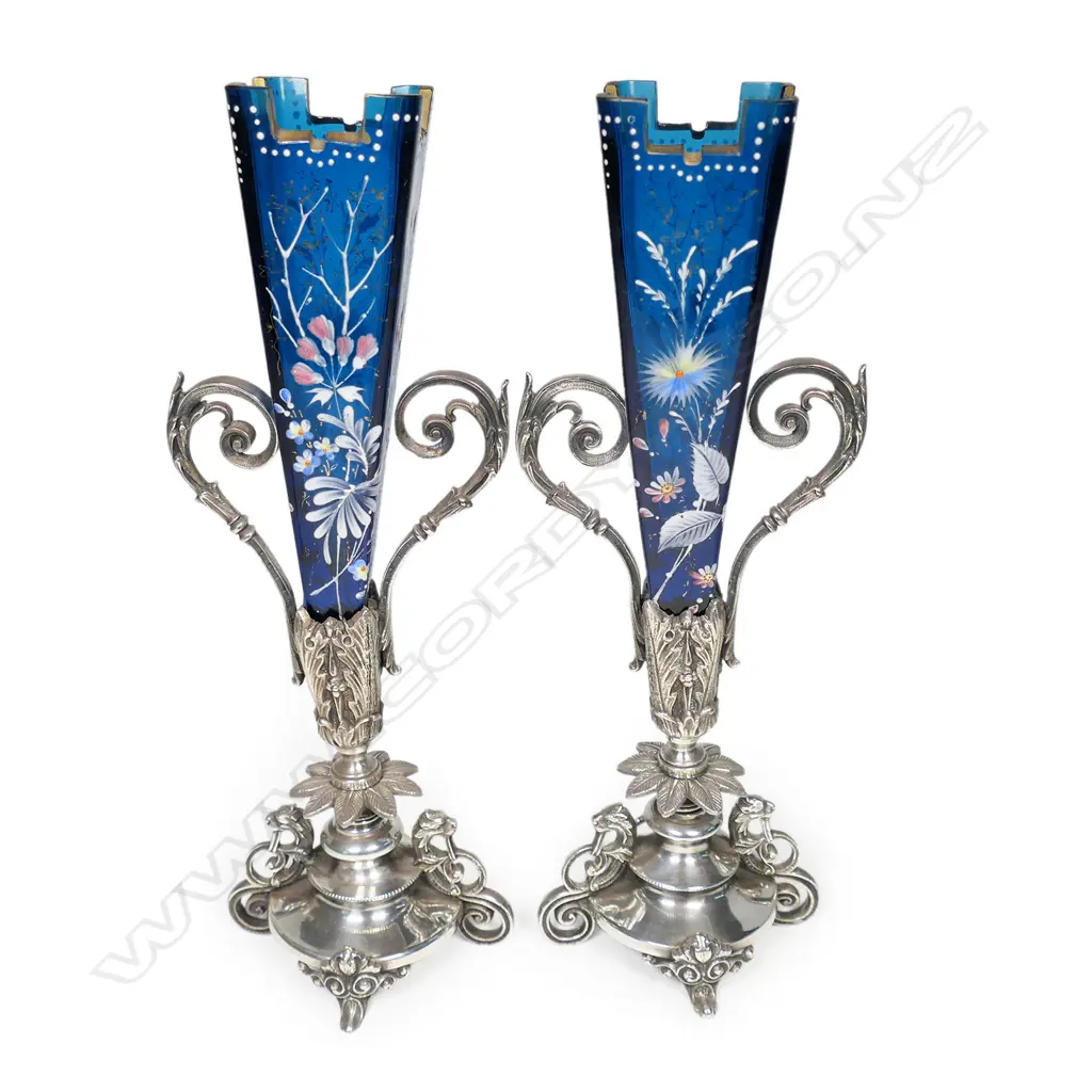 A pair of Victorian silver plate and glass vases, Image 1++