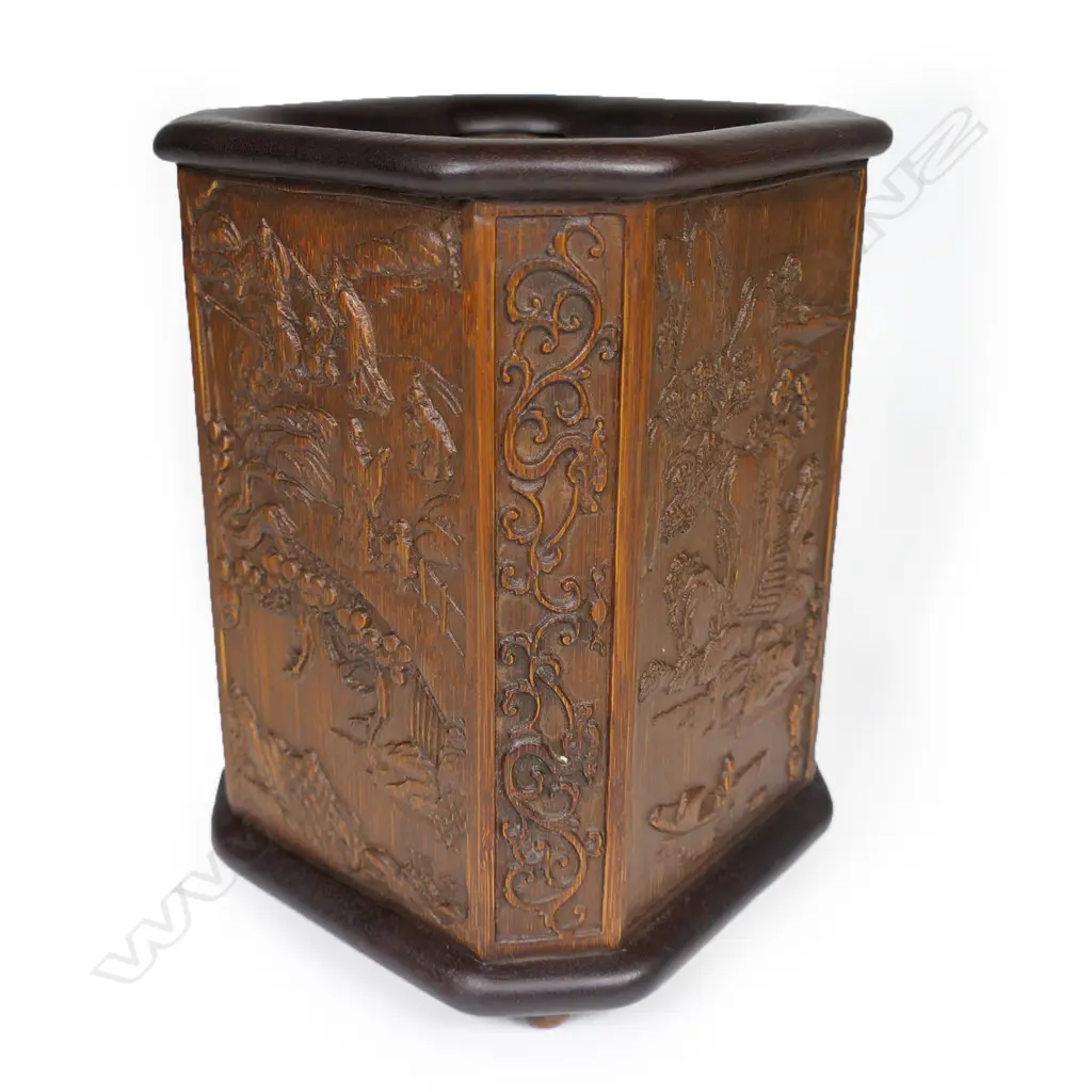 Carved Chinese octagonal shaped brush pot, Image 1++