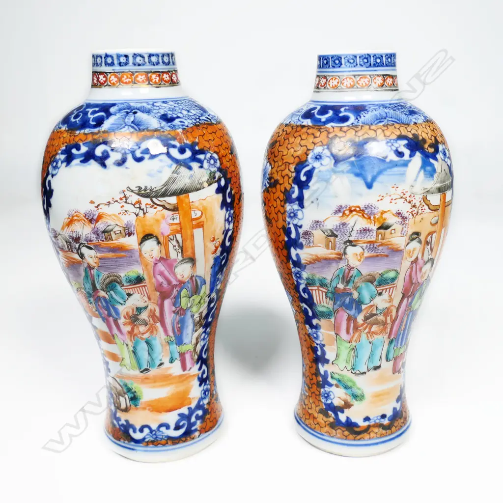 A pair of 19thC Chinese famille rose export vases, Image 1++