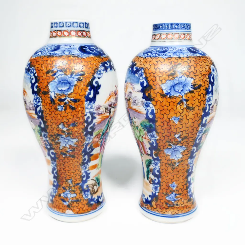A pair of 19thC Chinese famille rose export vases, Image 1++