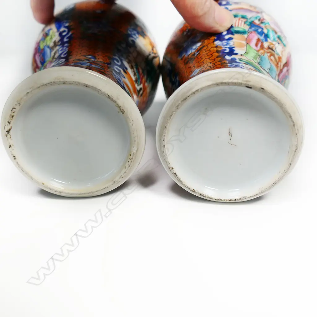A pair of 19thC Chinese famille rose export vases, Image 1++