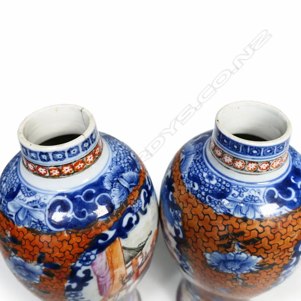 A pair of 19thC Chinese famille rose export vases, Image 1++