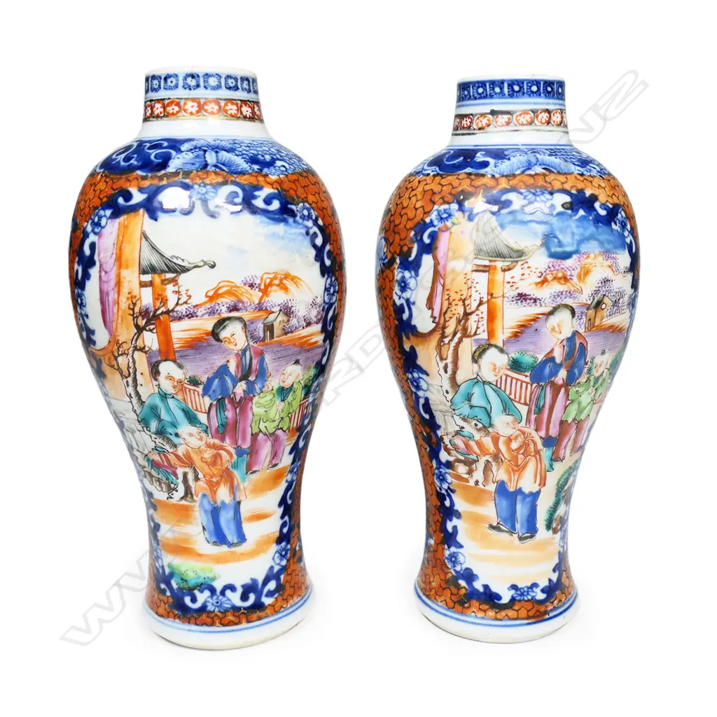 A pair of 19thC Chinese famille rose export vases, Image 1++