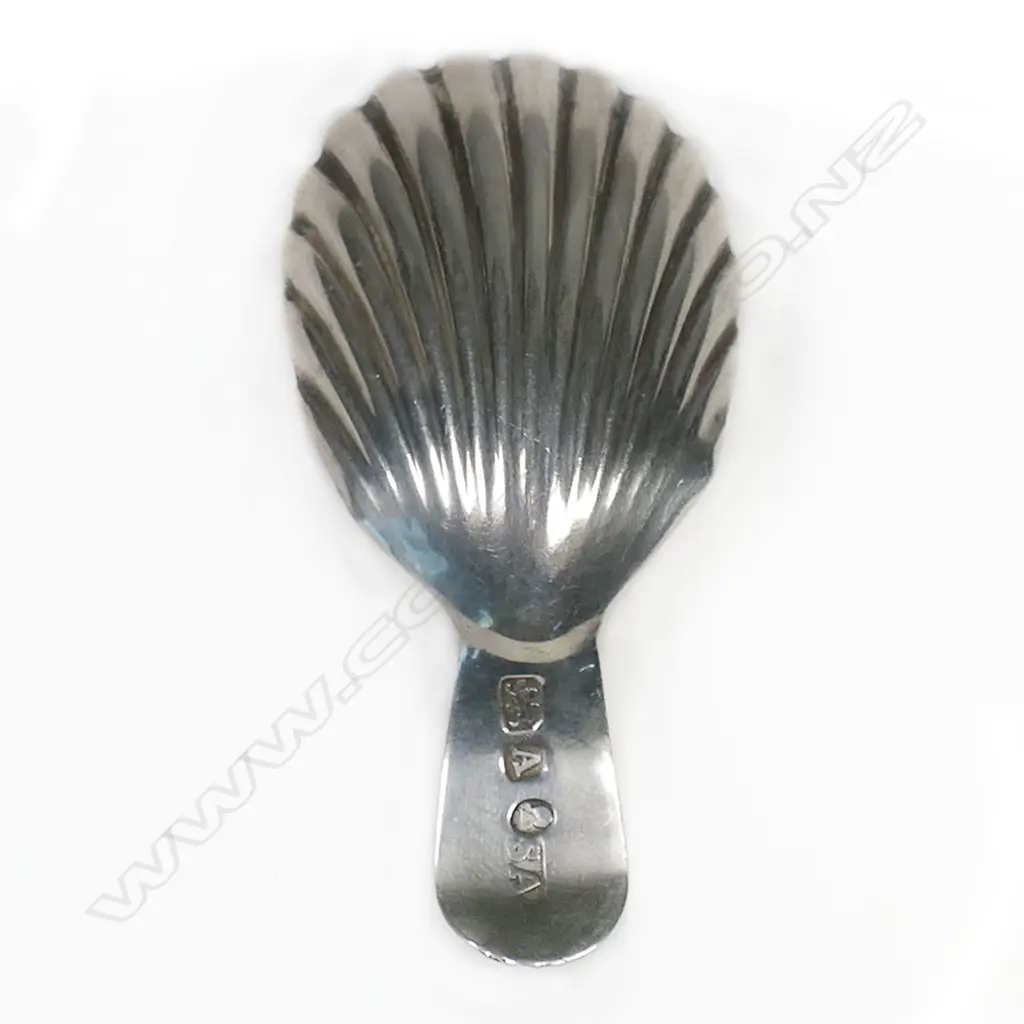 George III silver caddy spoon, Image 1++