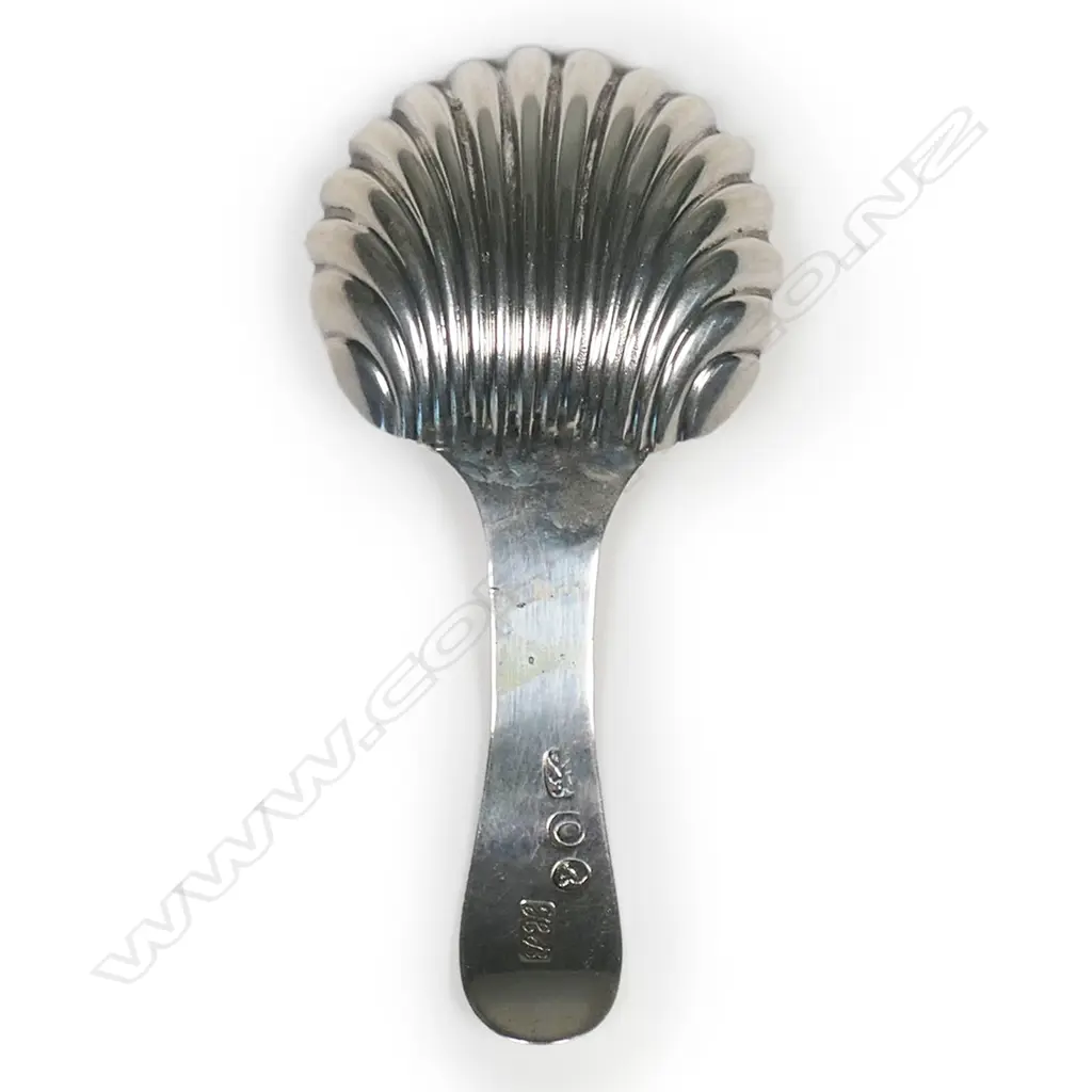 George III silver caddy spoon, Image 1++