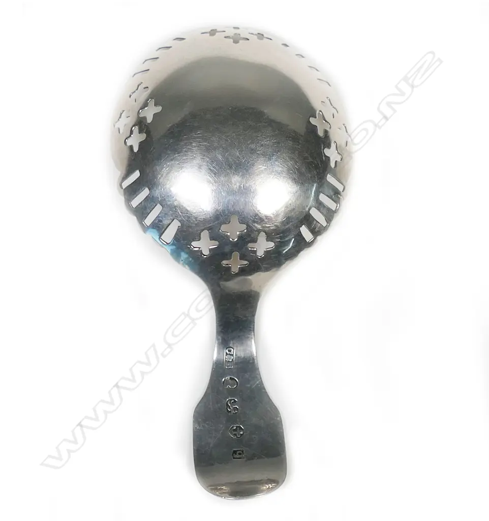 George III silver pierced and engraved caddy spoon, Image 1++