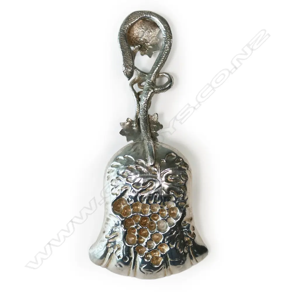Early 19thc fancy cast silver caddy spoon, Image 1++
