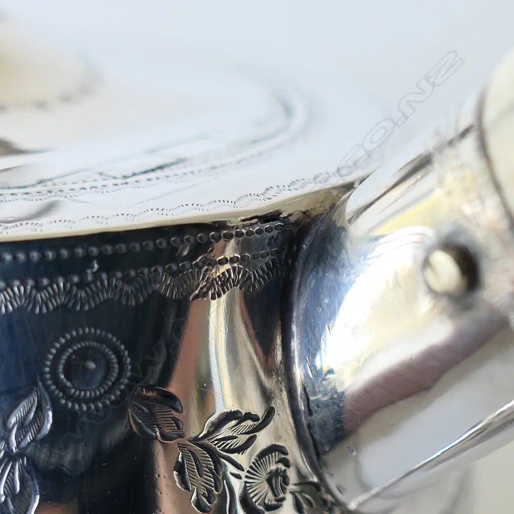 An uncommon George III silver teapot with pineapple finial, Image 1++