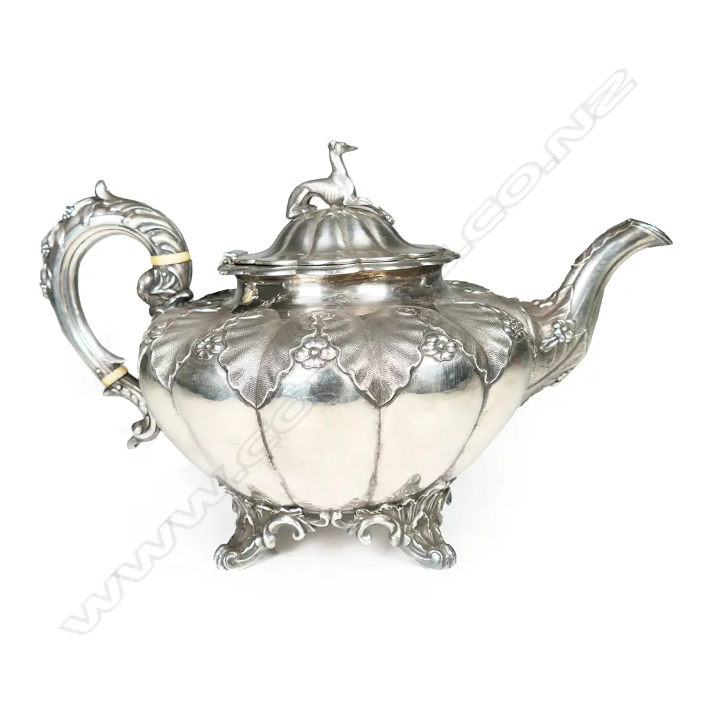 An early Victorian silver tea pot, Image 1++