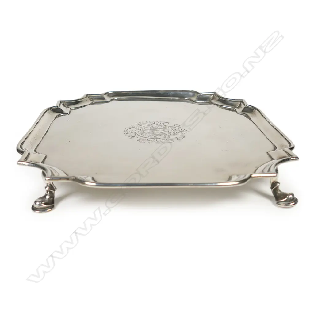 A good early George II silver salver, Image 1++