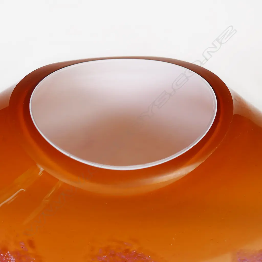 Ann Robinson (1944-) early art glass vase, Image 1++