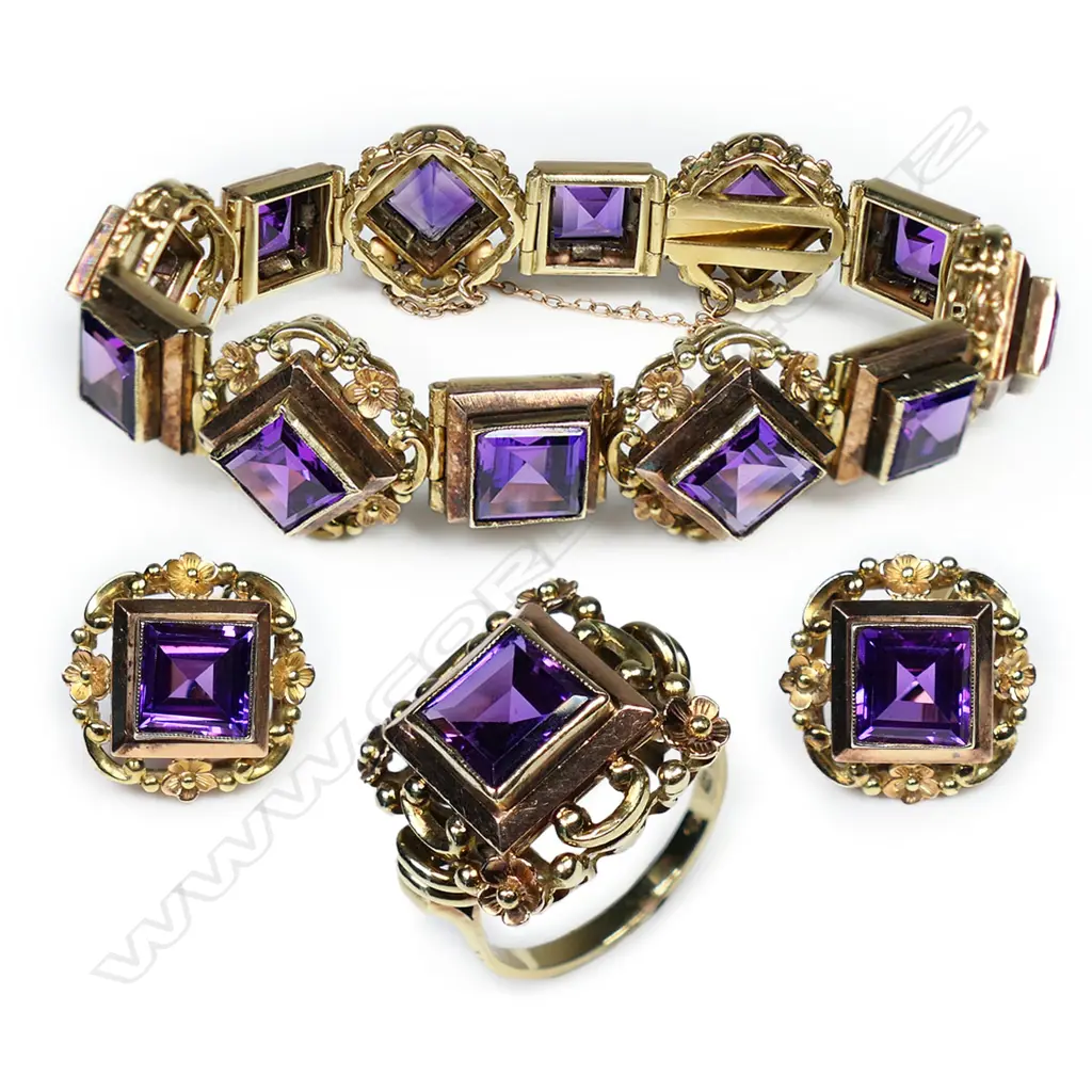 A 14ct yellow gold, rose gold and synthetic corundum parure, Image 1++