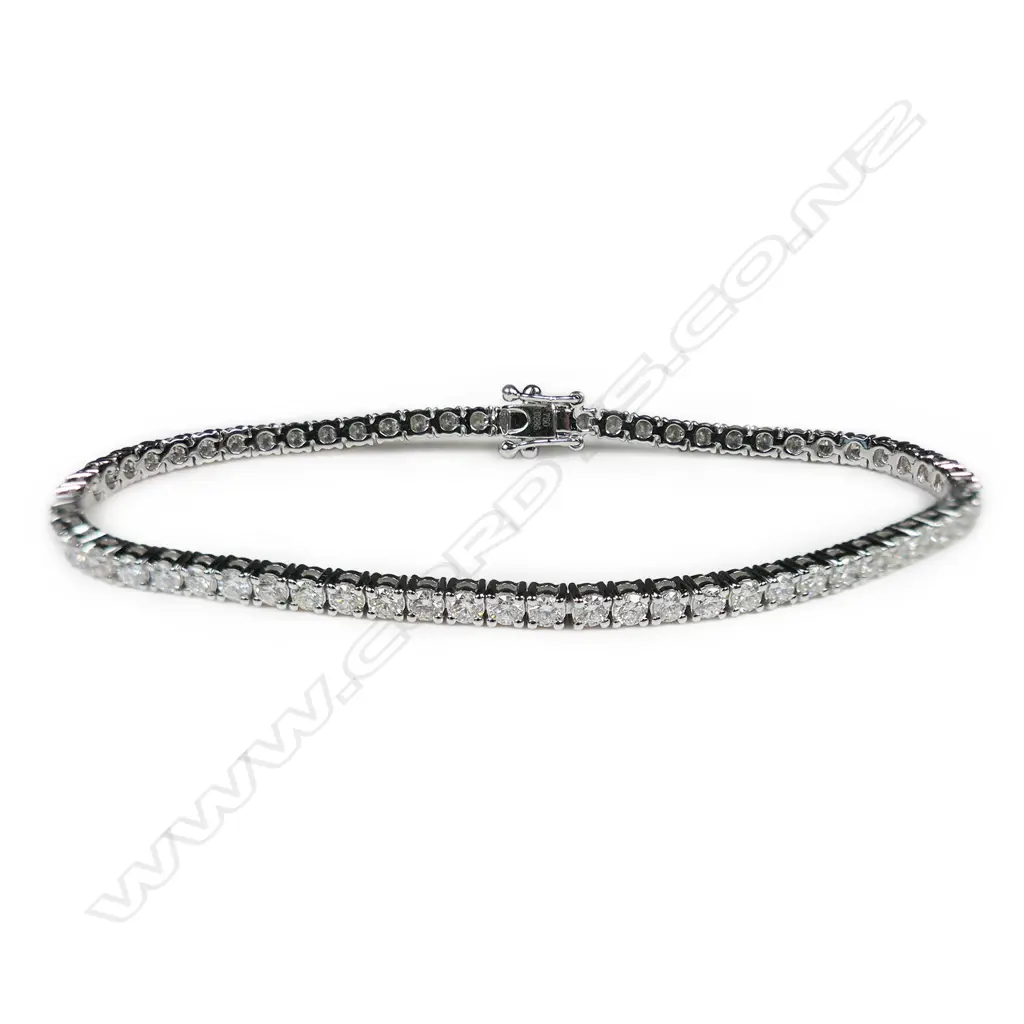 An 18ct white gold and diamond tennis bracelet, Image 1++