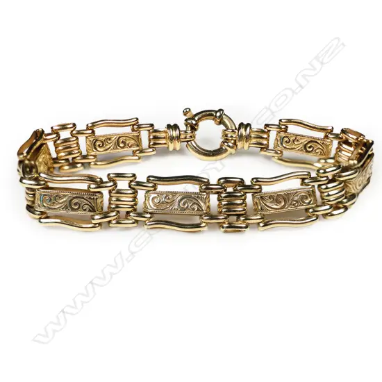 A contemporary 10ct gold gate bracelet,