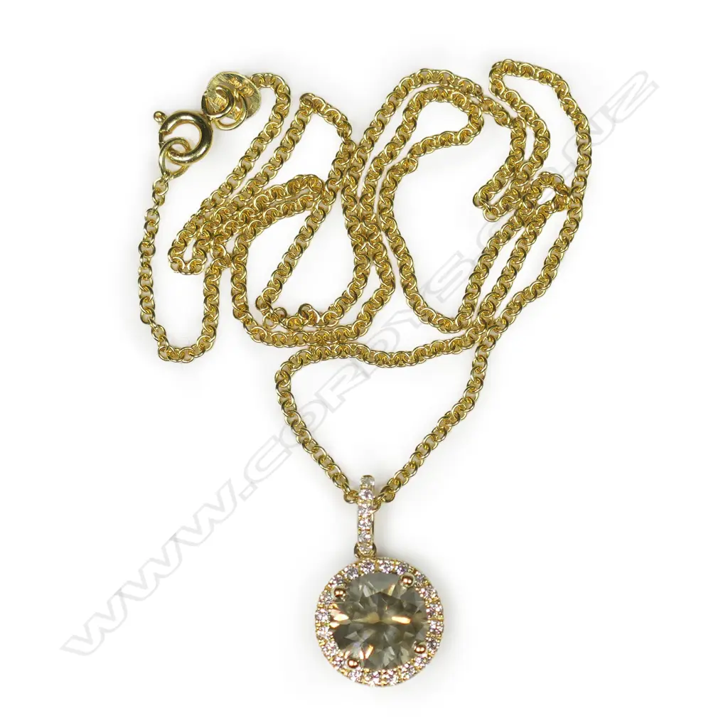 An 18ct gold and diamond set pendant, Image 1++