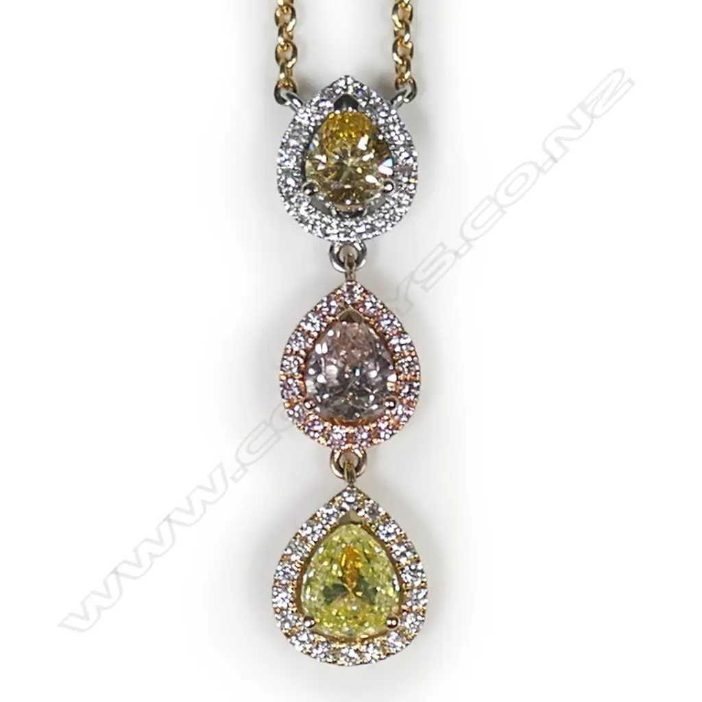 An 18ct white, yellow and rose gold diamond pendant, Image 1++