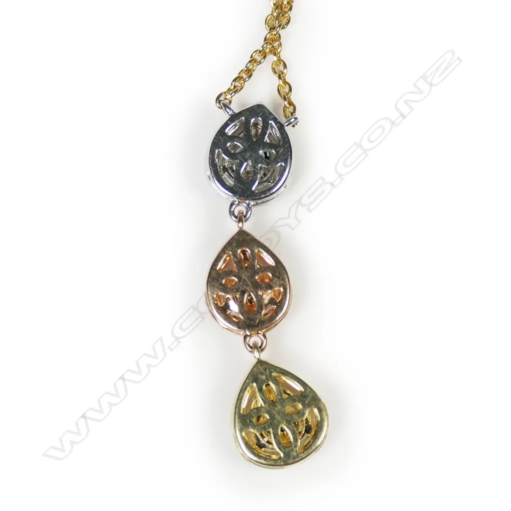 An 18ct white, yellow and rose gold diamond pendant, Image 1++