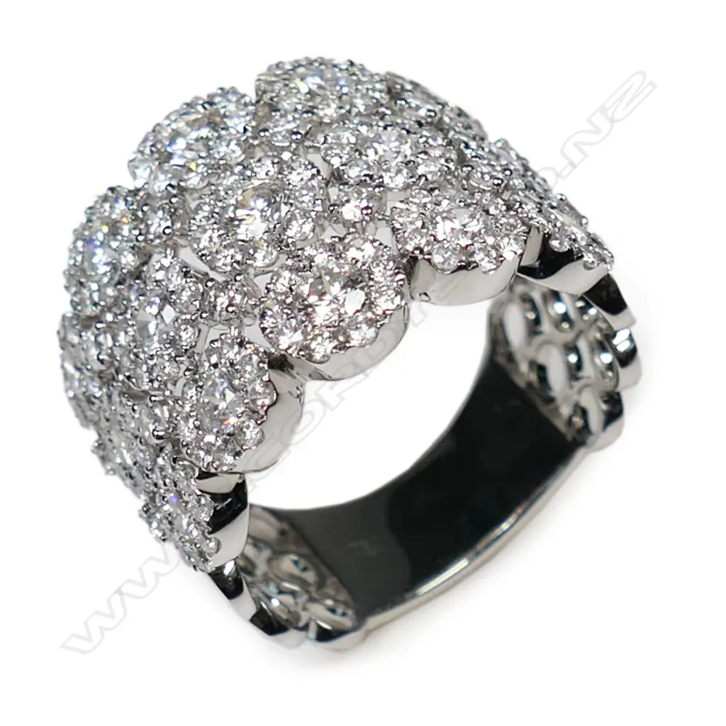 An 18ct white gold and diamond dress ring, Image 1++