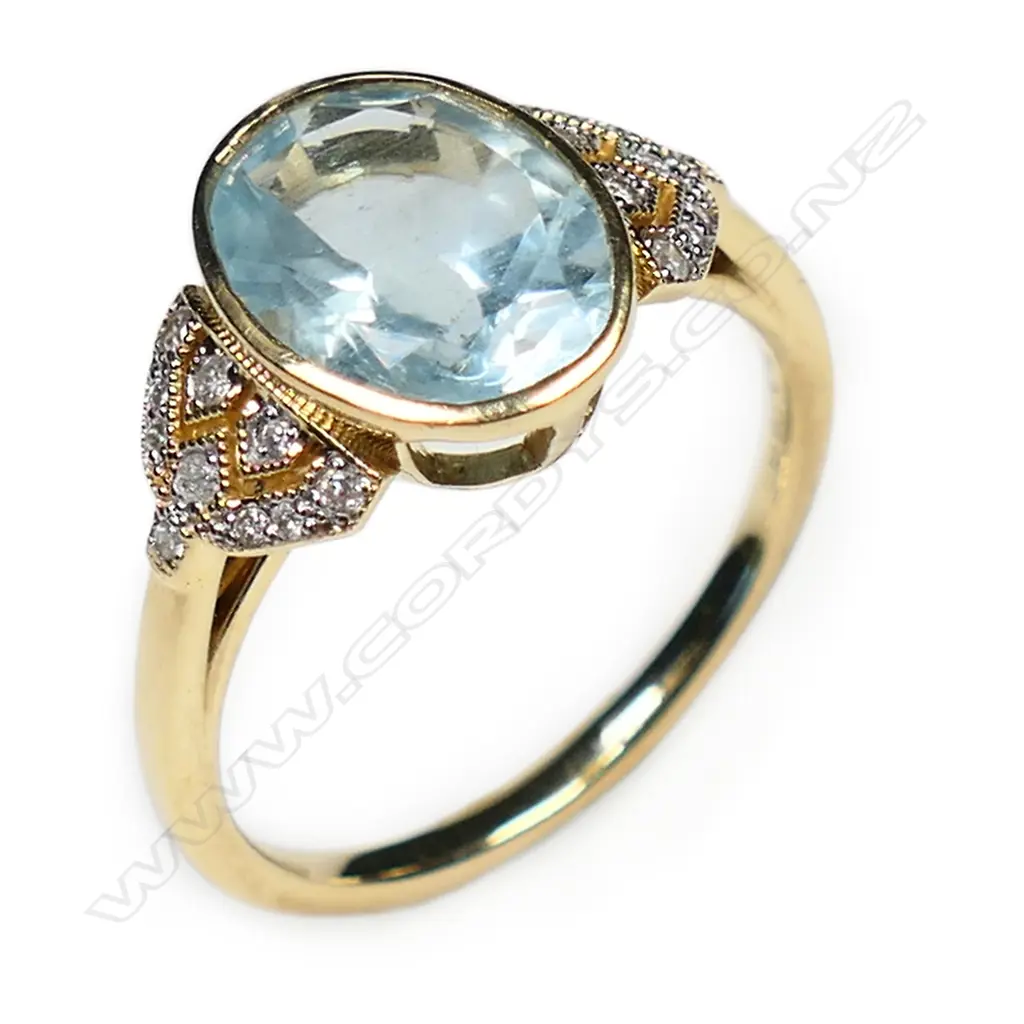 A 14ct gold aquamarine and diamond ring, Image 1++