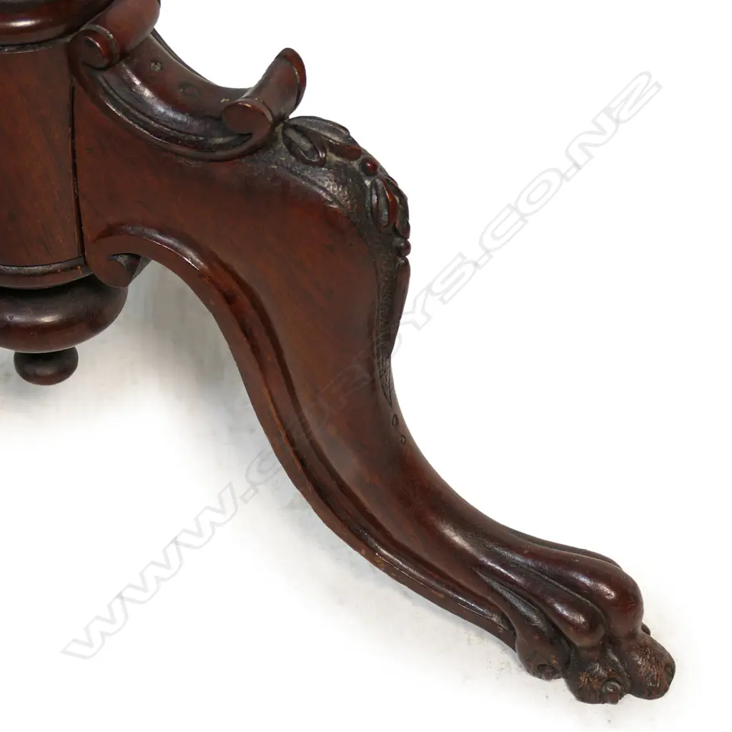 A Victorian mahogany pedestal sewing table, Image 1++