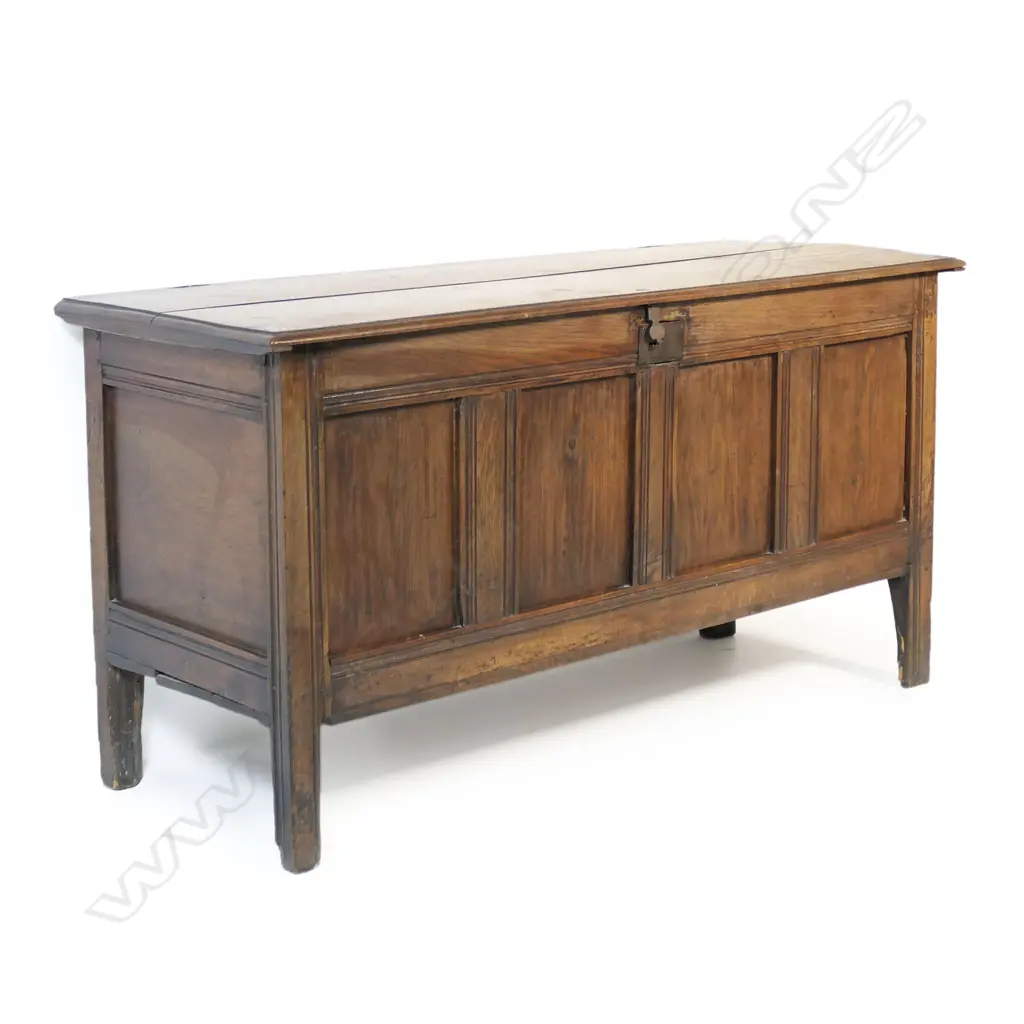A 19thC oak coffer, Image 1++