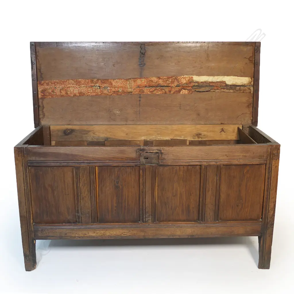 A 19thC oak coffer, Image 1++