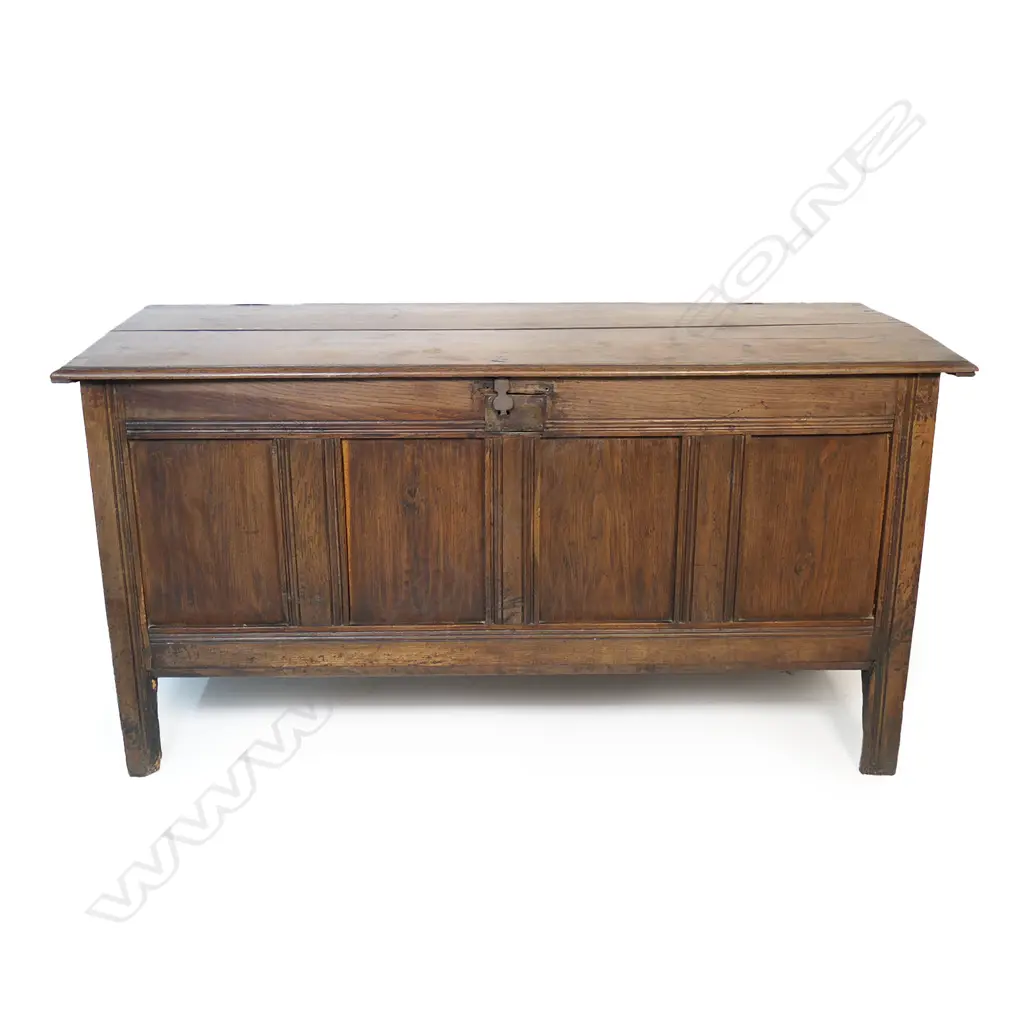 A 19thC oak coffer, Image 1++