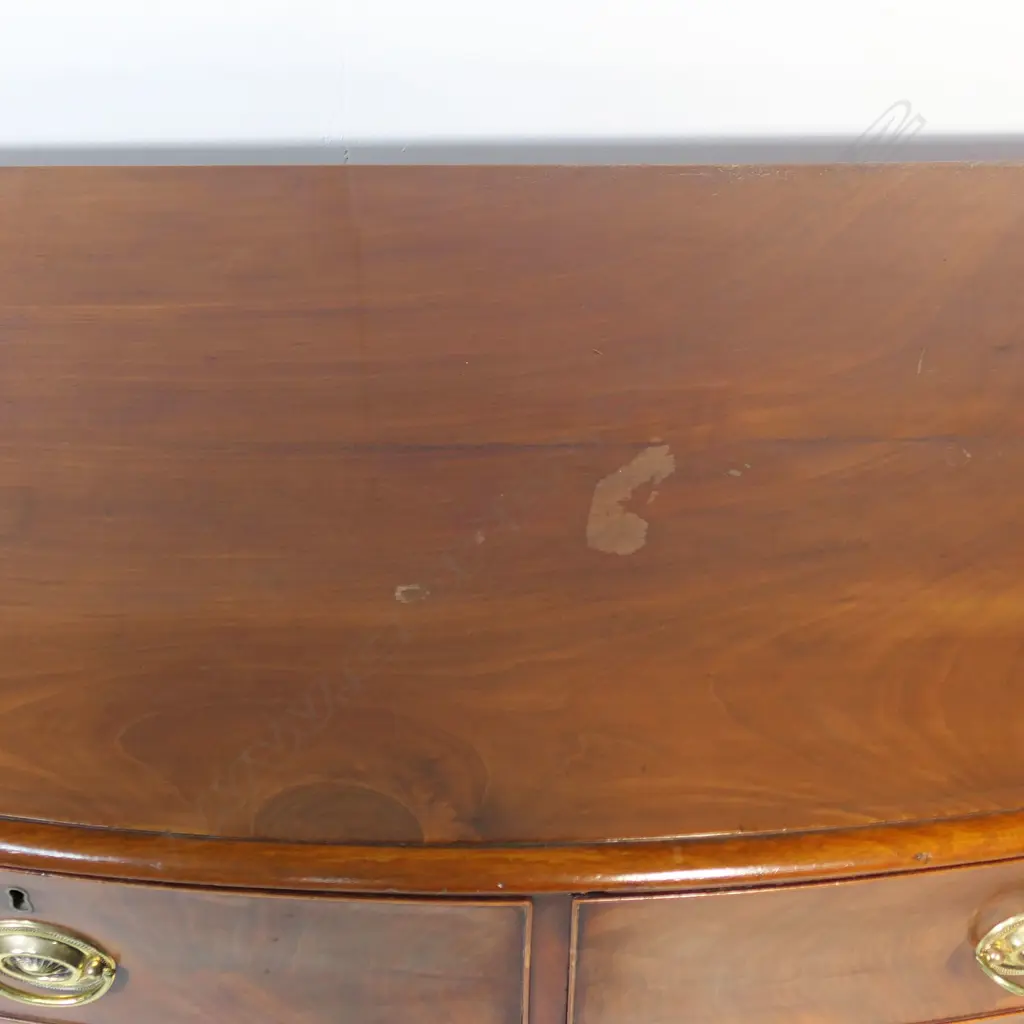 A George III mahogany bow front chest, Image 1++