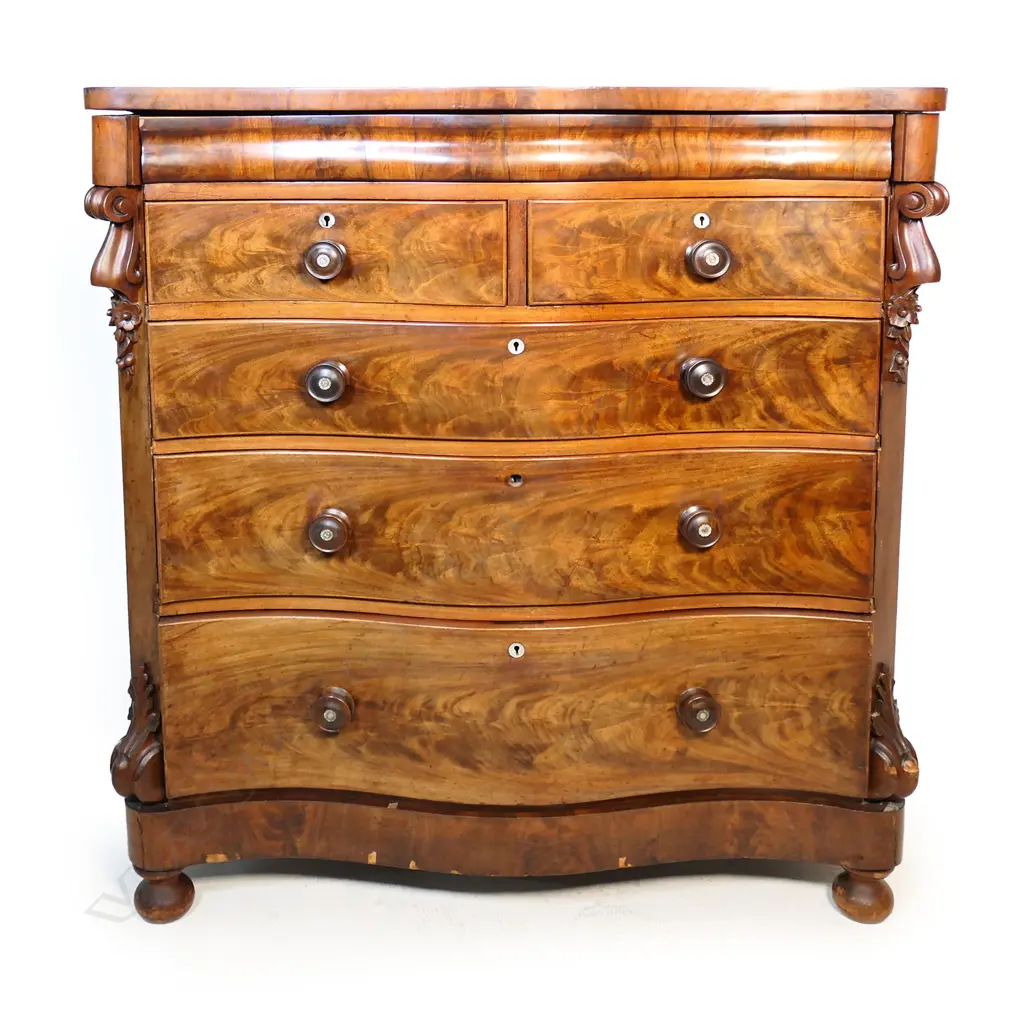 A Victorian mahogany scotch chest, Image 1++