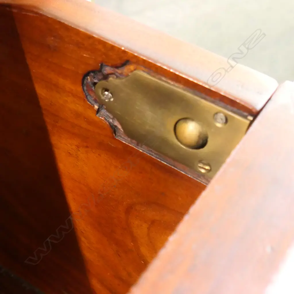 An impressive Regency mahogany bookcase cabinet, Image 1++