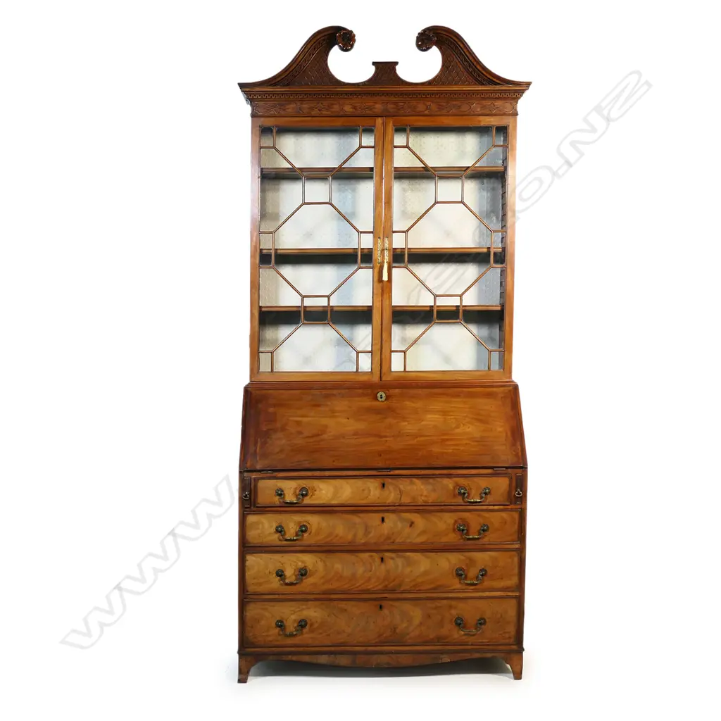 A mahogany George III bookcase bureau, Image 1++