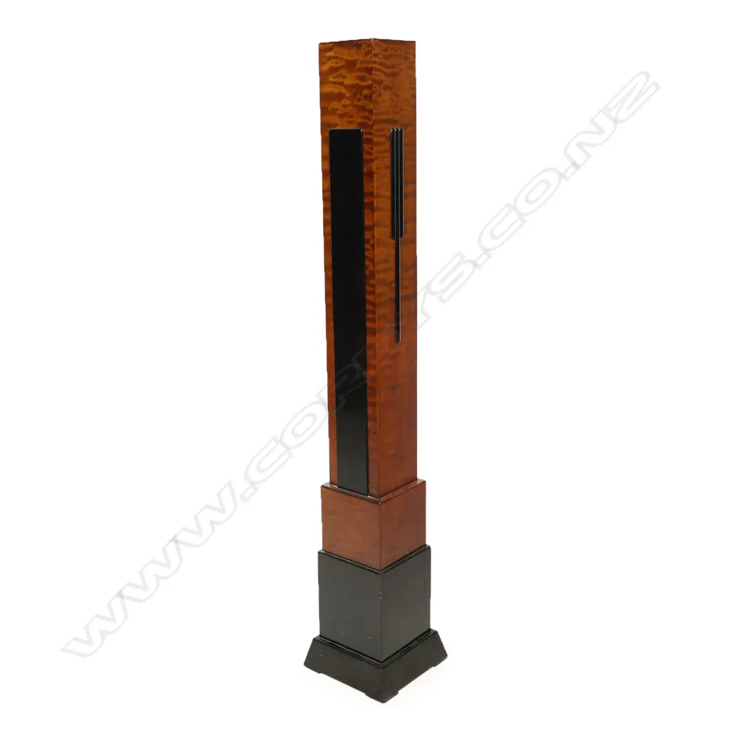 An Art Deco style wood plinth, Image 1++