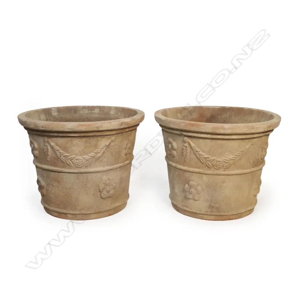 A pair of large terracotta classical garden urns, Image 1++