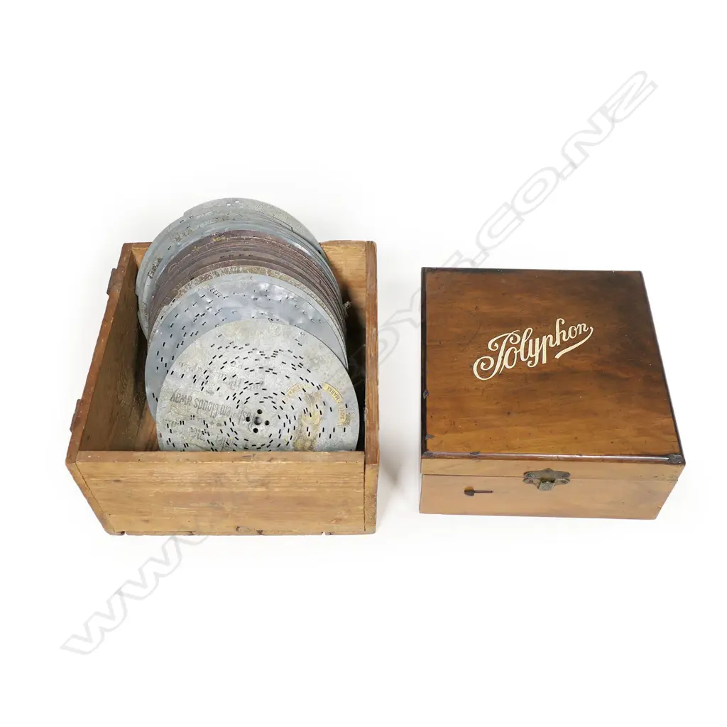 A 19thc 'Polyphon' 6 1/2" disc player, Image 1++