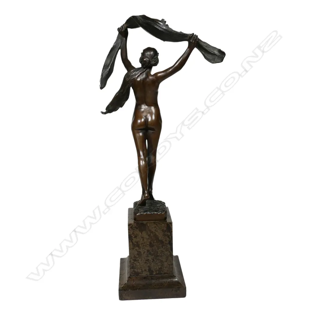 An early 1900s Art Nouveau bronze figurine, Image 1++