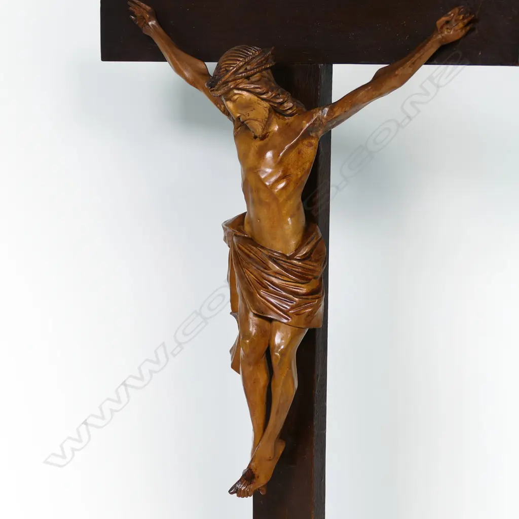 A vintage oak standing crucifix, Image 1++