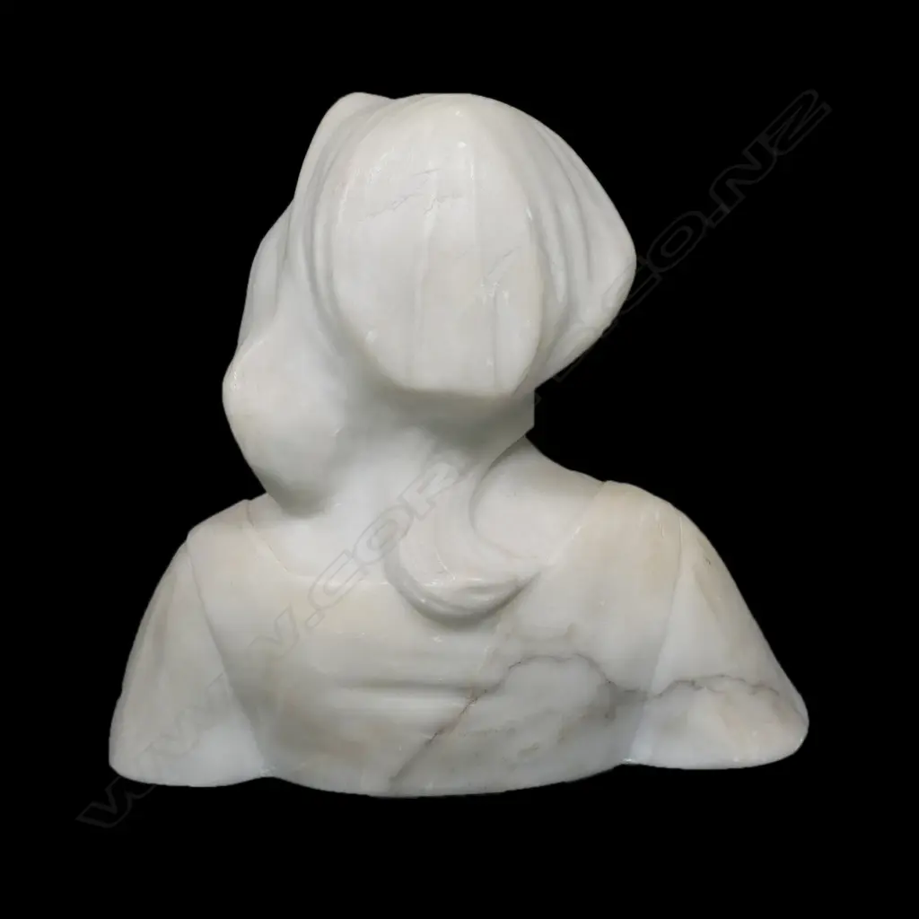 A late 19thC Art Nouveau white alabaster bust of a young maiden, Image 1++