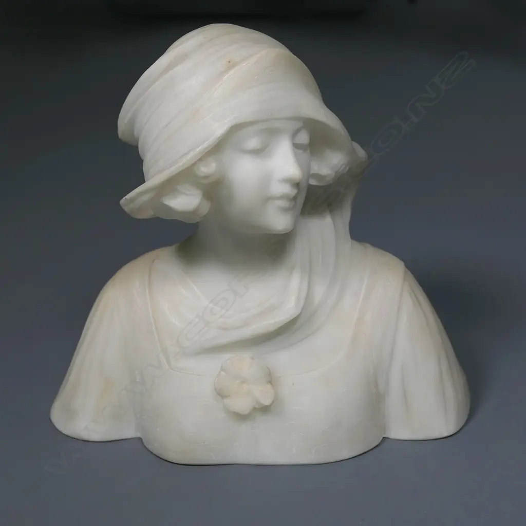 A late 19thC Art Nouveau white alabaster bust of a young maiden, Image 1++