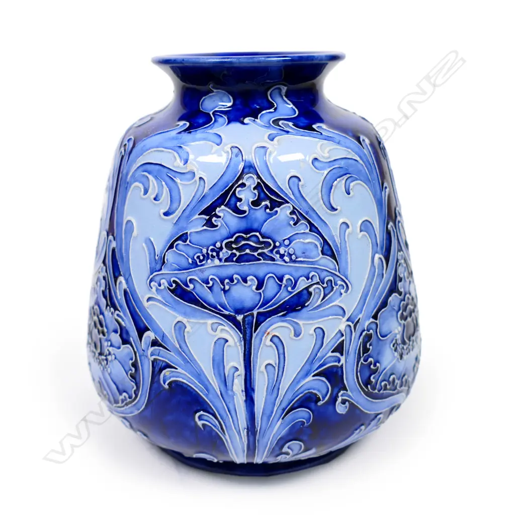 A William Moorcroft Florian Ware vase, Image 1++