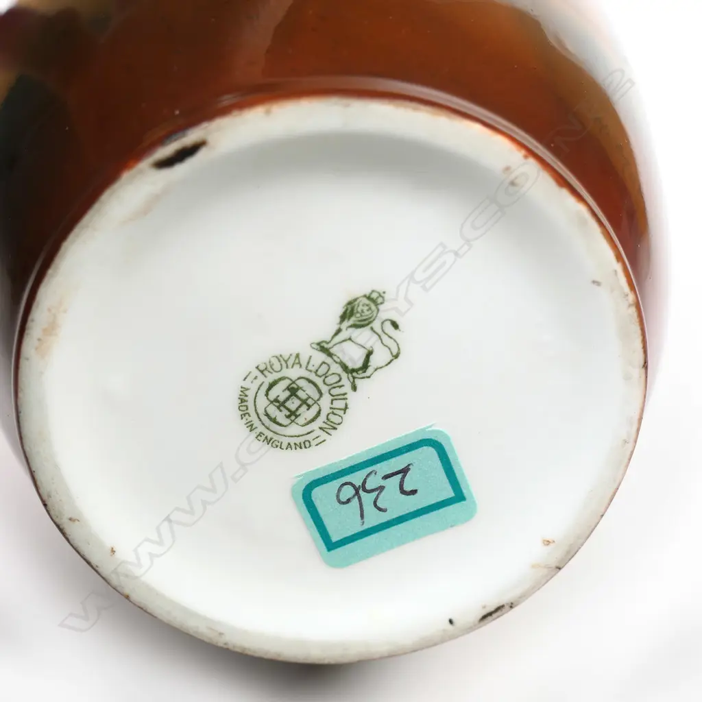 A Royal Doulton porcelain vase, Image 1++