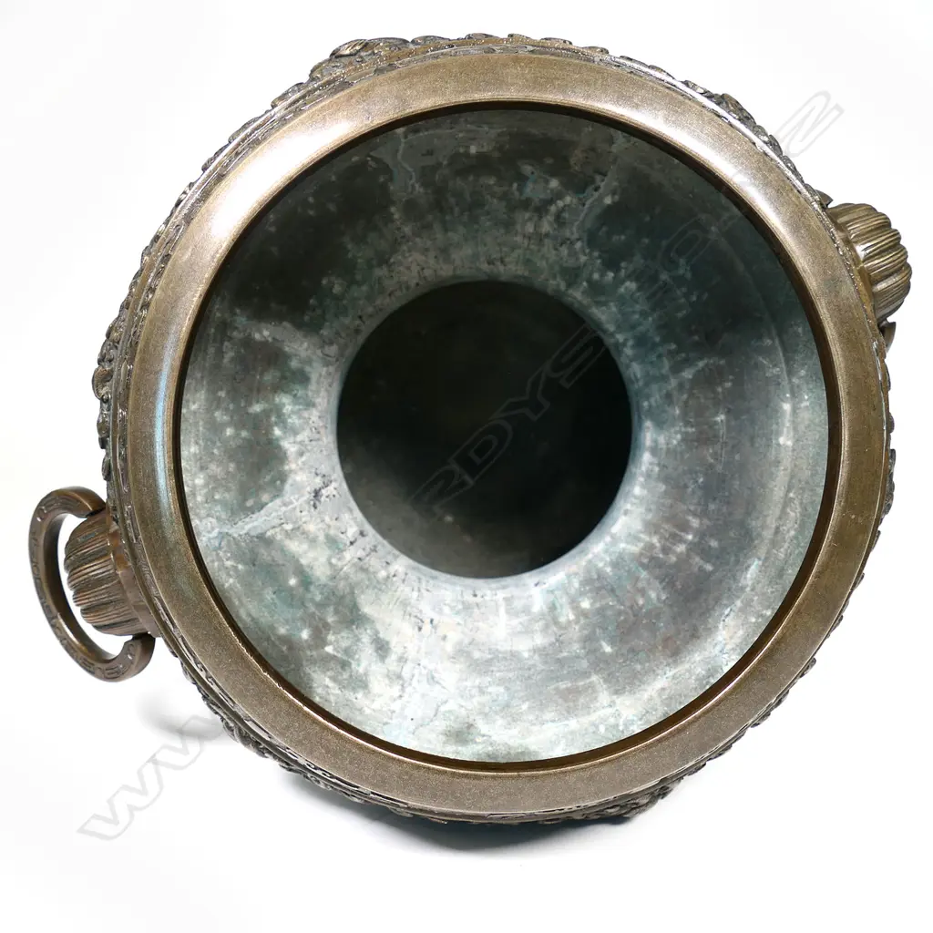 A good early 20thC Japanese bronze fire pot / jardinière Image 1++