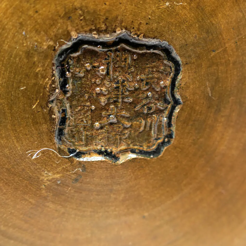 A good early 20thC Japanese bronze fire pot / jardinière Image 1++